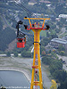 Ein Wagen der Oberwiesenthaler Schwebebahn und eine Stütze