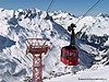 Ausfahrt eines Wagen der Trittkopfbahn aus der Bergstation, mit Stütze Nr. 2 und Gipfelpanorama