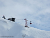 Einfahrt Bergstation, links die Lawinensprengseilbahn Trittkopf