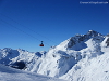 Die Trittkopfseilbahn Pendelbahn Trittkopf Zürs mit Bergpanorama