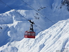 Die Trittkopf-Pendelbahn vor Bergmassiv/Skipiste