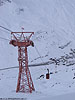 Streckenverlauf der Trittkopf-Pendelbahn, von der Bergstation ins Tal gen Zürs schauend